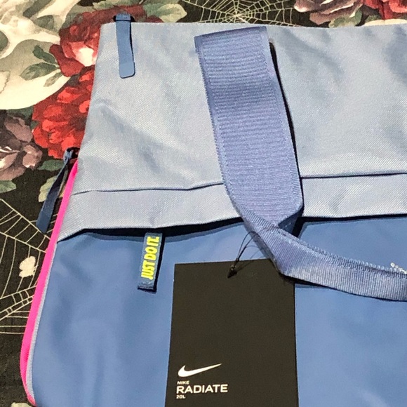NWT NIKE RADIATE 20L PINK BLUE SHOULDER MISC BAG - Picture 3 of 8